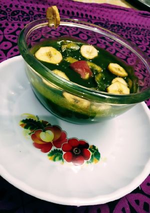 रॉ बनाना इन पालक ग्रेवी (Raw Banana in Palak Gravy recipe in Hindi) रेसिपी मुख्य फोटो