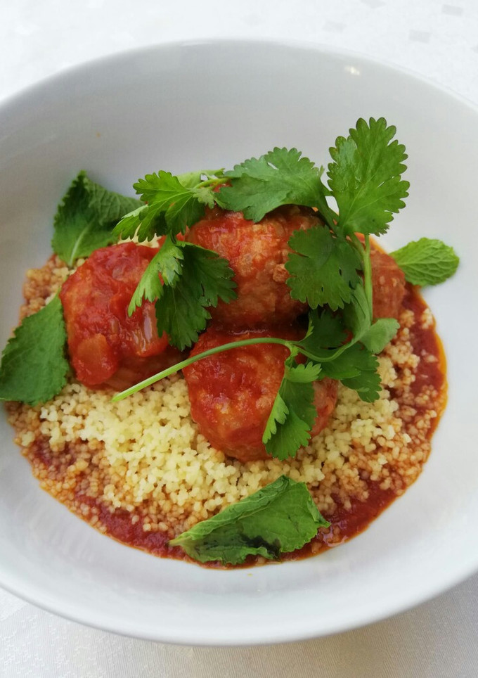 Una foto de Cuscús picante con albóndigas
