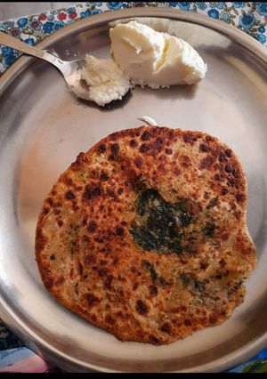 आलू का पराठा (aloo ka paratha recipe in Hindi) रेसिपी मुख्य फोटो