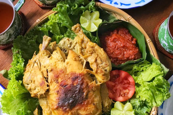 Langkah Mudah untuk Menyiapkan 72.Ingkung ayam ungkep Praktis