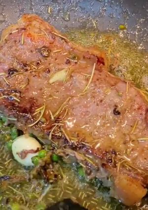 รูปของ สเต๊กเนื้อริบส์อาย (Ribeye Steak) แบบ ความสุกระดับ Medium rare