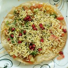 A picture of Masoor dal pakwan.