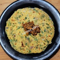 Hari Pyaz Bathua Paratha A picture of Hari Pyaz Bathua Paratha.