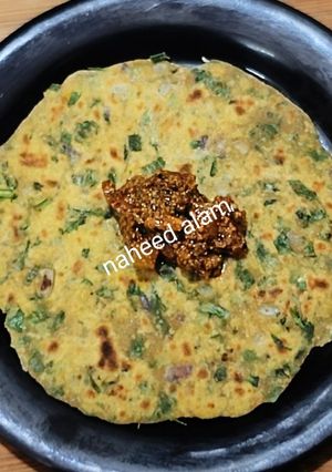 A picture of Hari Pyaz Bathua Paratha.