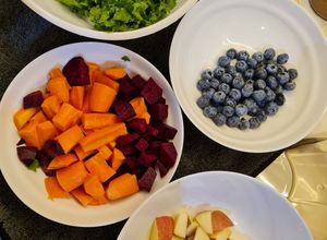 Foto resep Blueberries + apple + kale + beet + carrot + ginger slow juicer