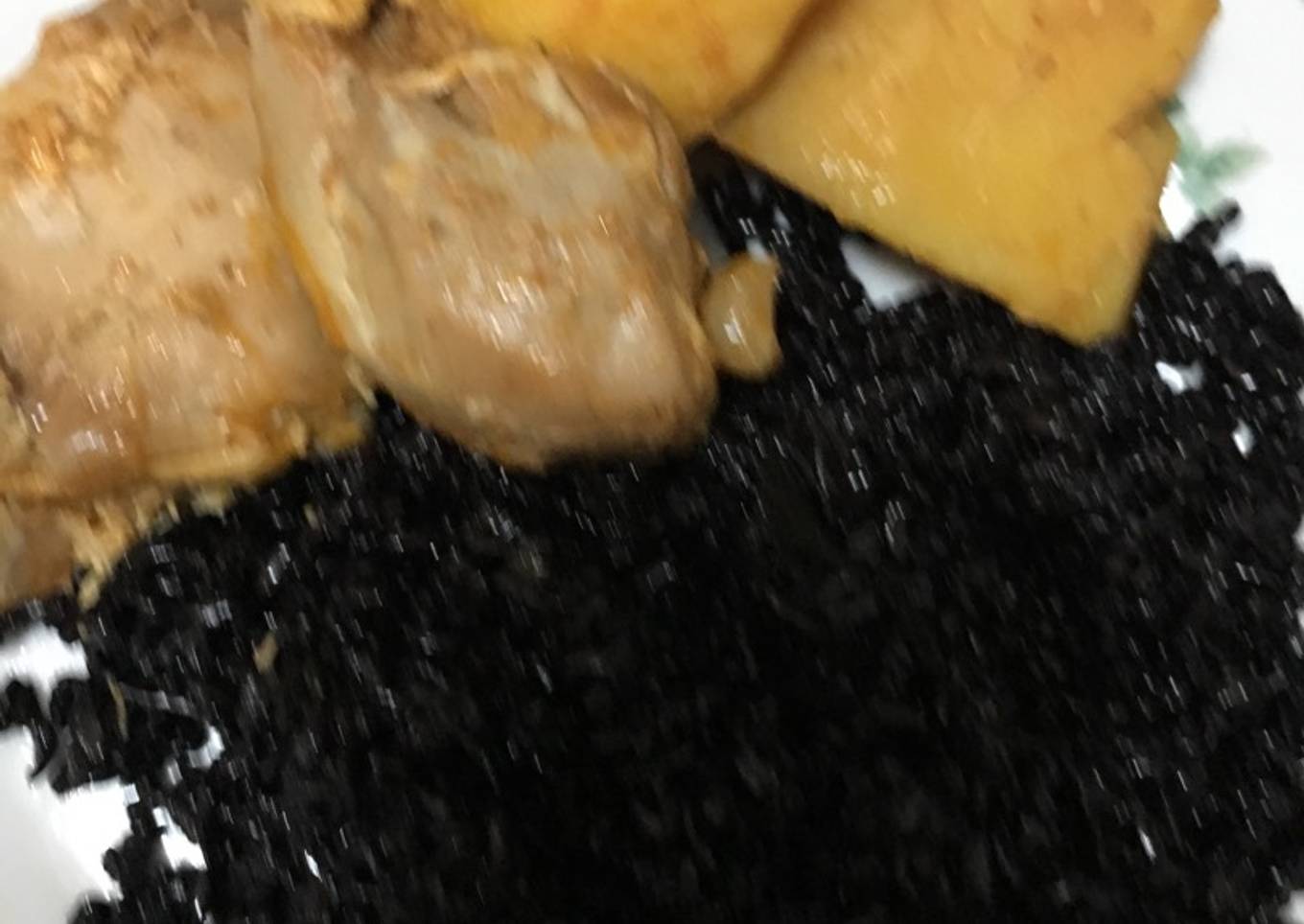 Arroz negro y pollo
