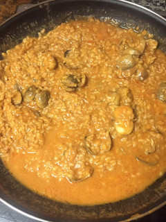 Una foto de Arroz caldoso de berberechos