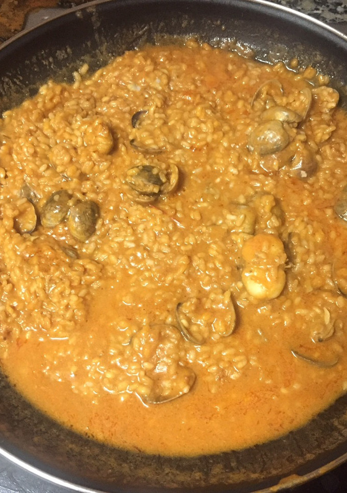 Una foto de Arroz caldoso de berberechos