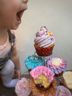 Una foto de Cupcakes de vainilla decorados