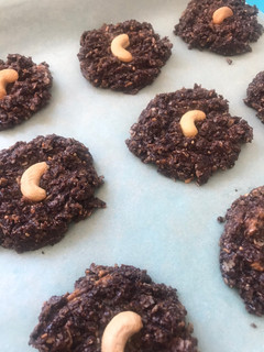 A picture of Soft No Baked oatmeal cookies.