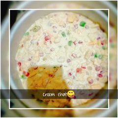 A picture of Cream chat🍌🍍🍎🍑🍐.