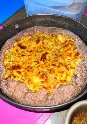 Una foto de Tarta de calabacín, puerro y cebolla con masa integral