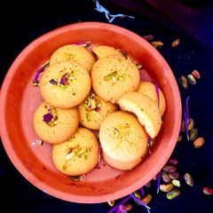 A picture of Besan Nankhatai.