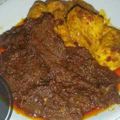 A picture of Rendang sapi + tahu 😄.