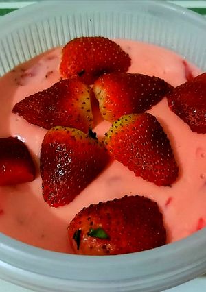 A picture of Strawberry yogurt Trifle.