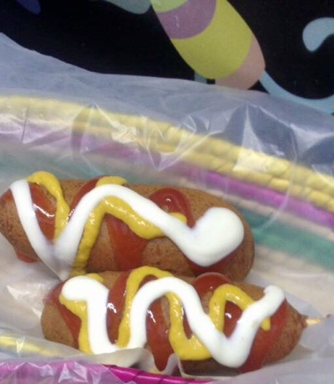 Una foto de Banderilla de salchicha y queso