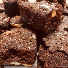 A picture of Brownies.