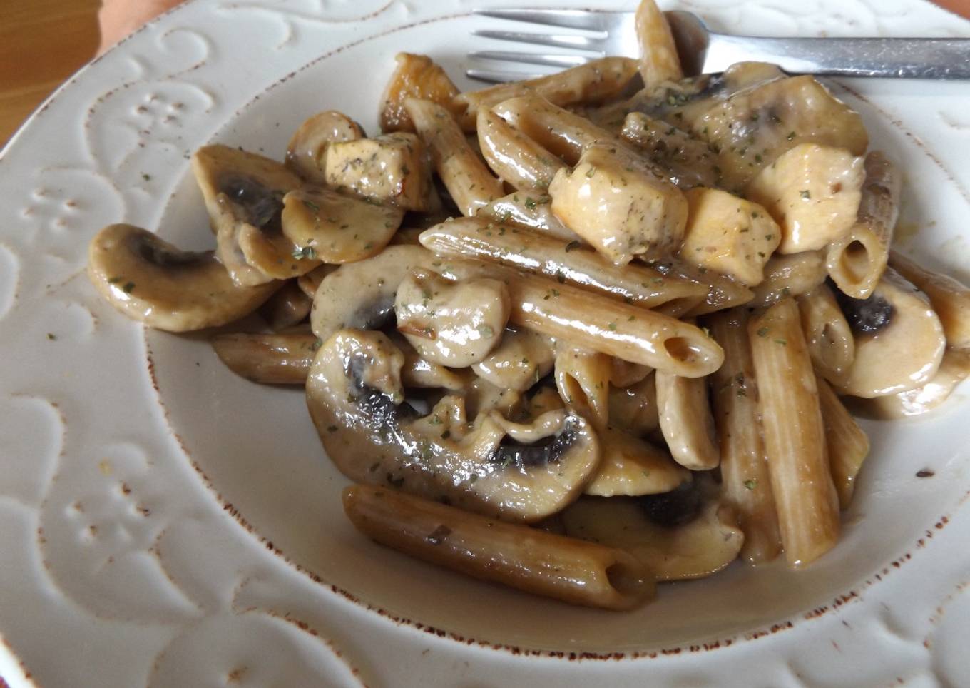 Pasta integral con champiñones y pollo