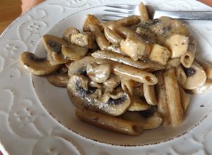 Foto principal de Pasta integral con champiñones y pollo