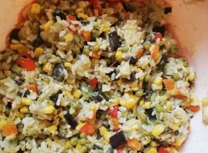 Foto di Insalata di riso vegetariana 🌿🍚