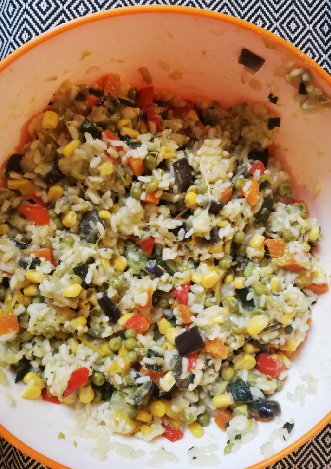 Foto di Insalata di riso vegetariana 🌿🍚