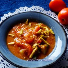 A picture of Banarasi tomato  chat.