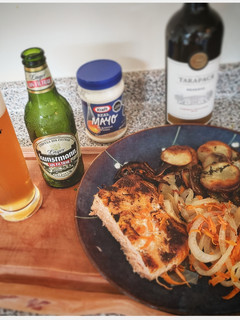 Una foto de Salmón al Horno con Papitas crujientes