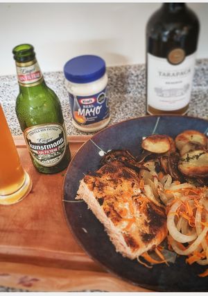 Una foto de Salmón al Horno con Papitas crujientes