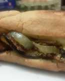 Sándwich de berenjenas apanadas con salsa de piña y queso!!! 🍞🍆🍍🍍🍆🌰🧀🥪😝😜😝