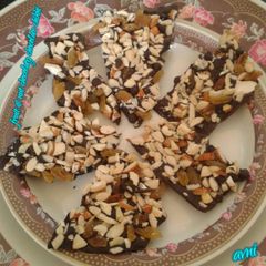 A picture of Fruit & nut chocolaty chocolate chikki.