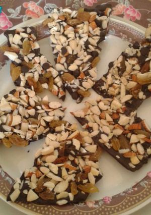 A picture of Fruit & nut chocolaty chocolate chikki.
