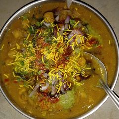 A picture of Ragda Pattice.