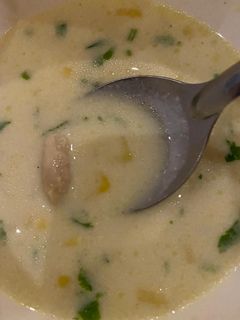 صورة لوصفة شوربة الكريمة بالدجاج والذرة 🍜