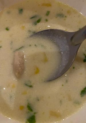 صورة لوصفة شوربة الكريمة بالدجاج والذرة 🍜