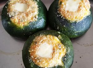 Una foto de Zapallitos rellenos con jamón y queso