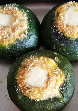 Una foto de Zapallitos rellenos con jamón y queso