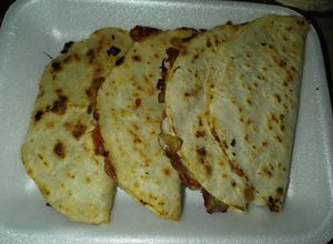 Una foto de Quesadillas de marlin o atún ahumado