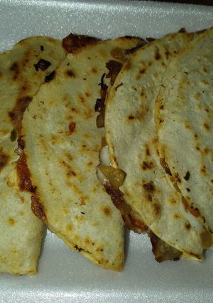 Una foto de Quesadillas de marlin o atún ahumado