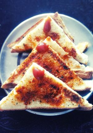 হার্বড টোষ্ট(herbed toat recipe in Bengali) রেসিপির প্রধান ছবি