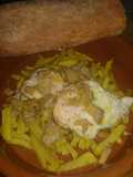 Papas fritas con huevos de corral y foie