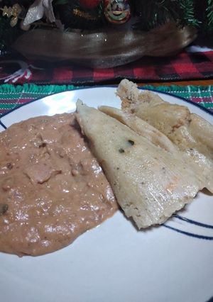 Una foto de Tamales de maseca relleno de costilla de puerco con chile morita