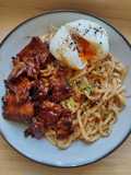 Udon con panceta y huevo