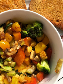 A picture of Broccoli,Bell pepper and Mushroom salad.