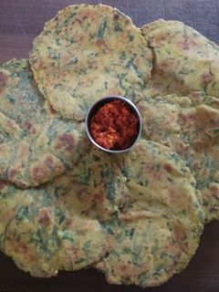 મેથી ના ઢેબરા (Methi Dhebra Recipe In Gujarati) રેસીપી મુખ્ય ફોટો