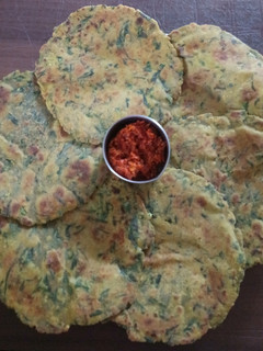 મેથી ના ઢેબરા (Methi Dhebra Recipe In Gujarati) રેસીપી મુખ્ય ફોટો