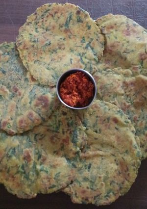 મેથી ના ઢેબરા (Methi Dhebra Recipe In Gujarati) રેસીપી મુખ્ય ફોટો