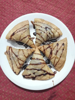 ચોકલેટ સમોસા(Chocolate Samosa recipe in Gujarati) રેસીપી મુખ્ય ફોટો