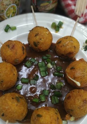 राइस चीज़ बॉल्स विद चाइनीस ग्रेवी (rice cheese balls with chinese gravy recipe in hindi) रेसिपी मुख्य फोटो