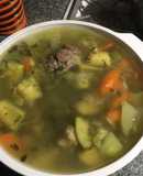 Caldo de chamorros con verduras