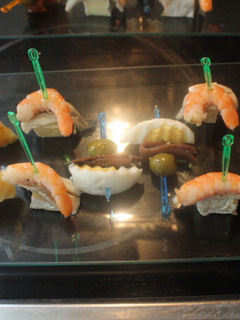 Una foto de Aperitivos variados con marisco